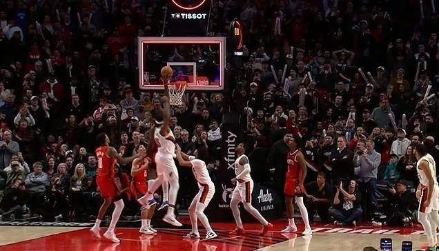 开云体育中国官网-关于关键时刻波特兰开拓者造点机会——荷甲节点到来，更衣室稳定，更衣室氛围转暖的信息